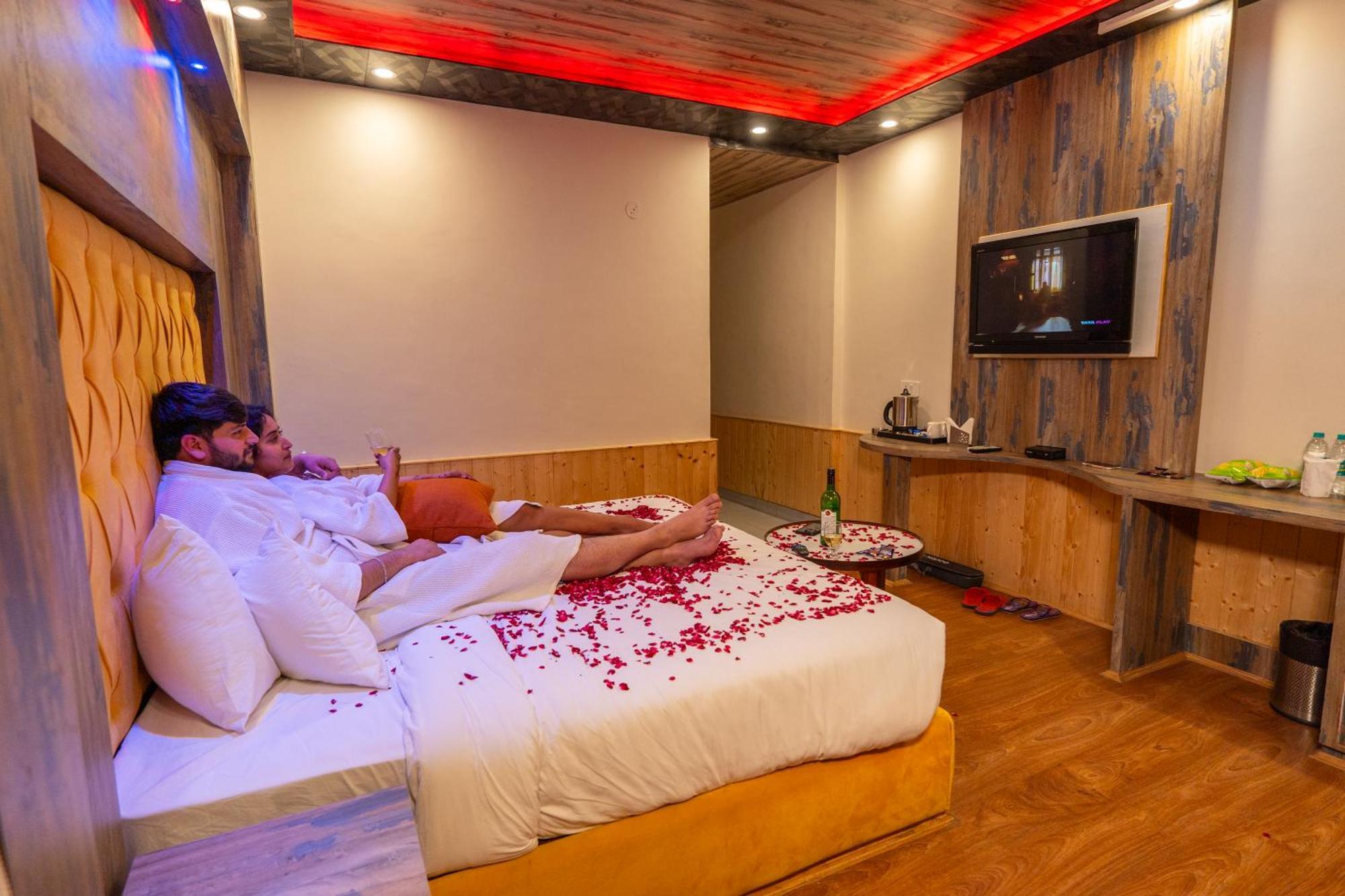 West Western Resort Manali #Neartomallroad #Gym #Lawn #Playingzone #Pooltable #Kidsfriendly #Mountainview #Tabletennis #Familyfriendly #Privateparking Eksteriør bilde