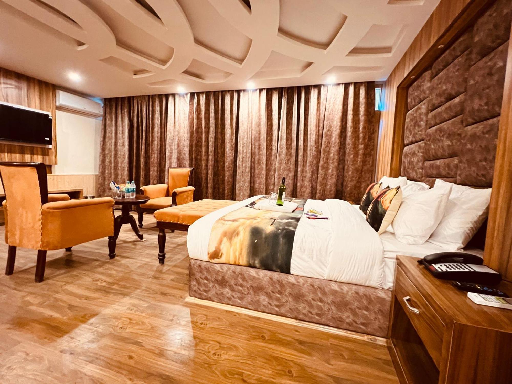 West Western Resort Manali #Neartomallroad #Gym #Lawn #Playingzone #Pooltable #Kidsfriendly #Mountainview #Tabletennis #Familyfriendly #Privateparking Eksteriør bilde